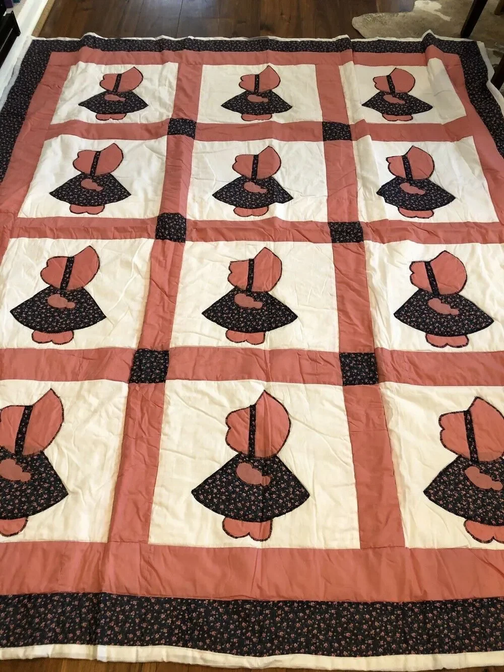 Vintage Sunbonnet Sue Appliqué Quilt Cream, Coral & Floral 90”x76”